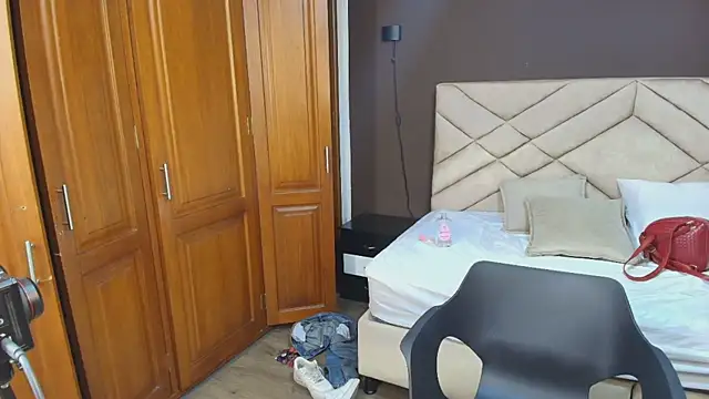 Snapshot of Raquel_jones chatting on 10.28.25 Raquel jones online show from 10.28.25