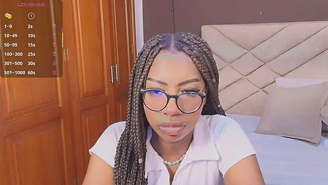 Snapshot of Raquel_jones chatting on 11.09.25 Raquel jones online show from 11.09.25