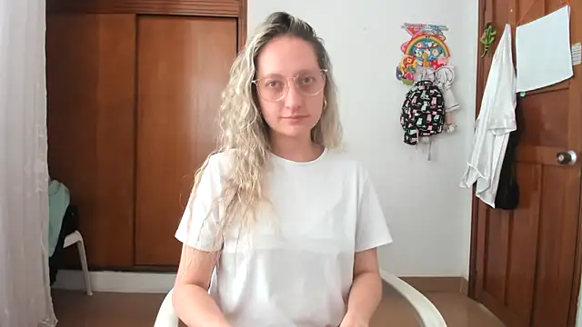 Snapshot of Adele_johnsonn1 chatting on 10.07.25 Adele johnsonn1 online show from 10.07.25