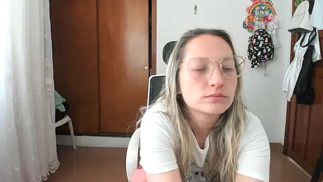 Snapshot of Adele_johnsonn1 chatting on 10.09.25 Adele johnsonn1 online show from 10.09.25