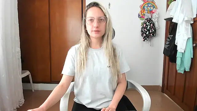 Snapshot of Adele_johnsonn1 chatting on 10.15.25 Adele johnsonn1 online show from 10.15.25