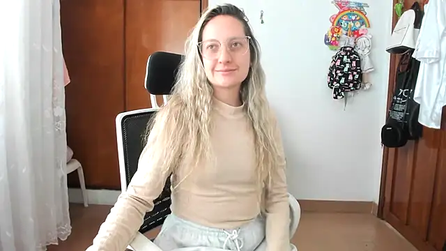 Snapshot of Adele_johnsonn1 chatting on 10.20.25 Adele johnsonn1 online show from 10.20.25