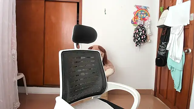 Snapshot of Adele_johnsonn1 chatting on 10.29.25 Adele johnsonn1 online show from 10.29.25