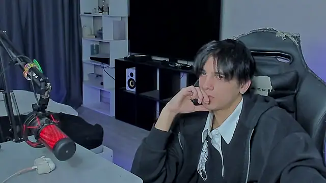 Snapshot of MarkBrowniii chatting on 10.06.25 MarkBrowniii online show from 10.06.25