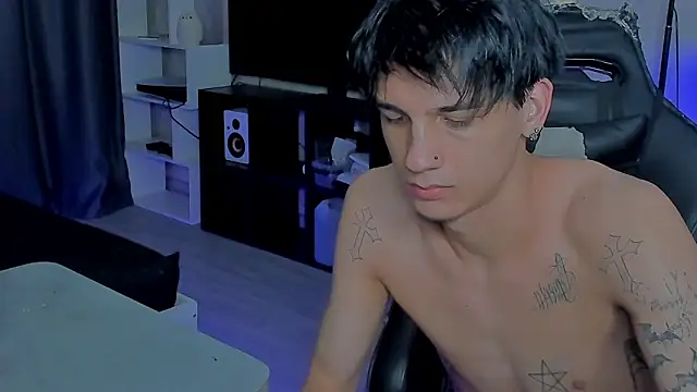 Snapshot of MarkBrowniii chatting on 12.15.25 MarkBrowniii online show from 12.15.25