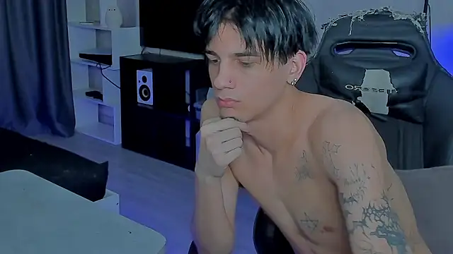 Snapshot of MarkBrowniii chatting on 12.17.25 MarkBrowniii online show from 12.17.25