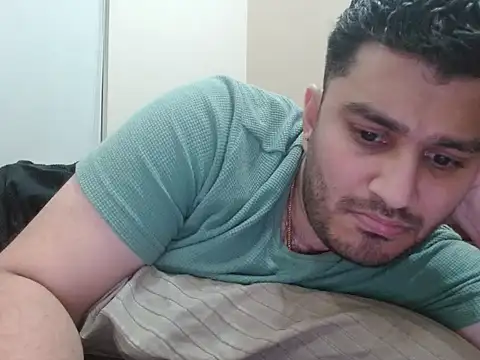 Snapshot of robintoit chatting on 10.05.25 robintoit online show from 10.05.25