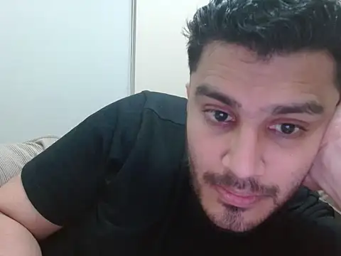 Snapshot of robintoit chatting on 10.10.25 robintoit online show from 10.10.25