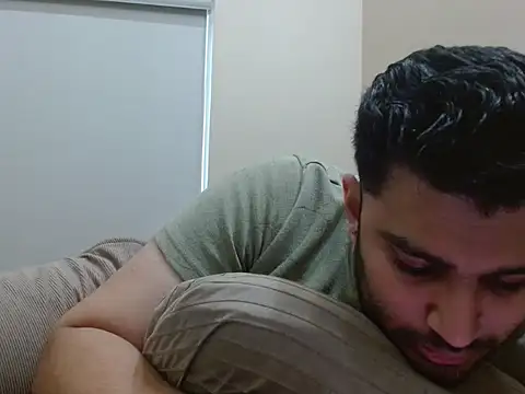 Snapshot of robintoit chatting on 10.14.25 robintoit online show from 10.14.25