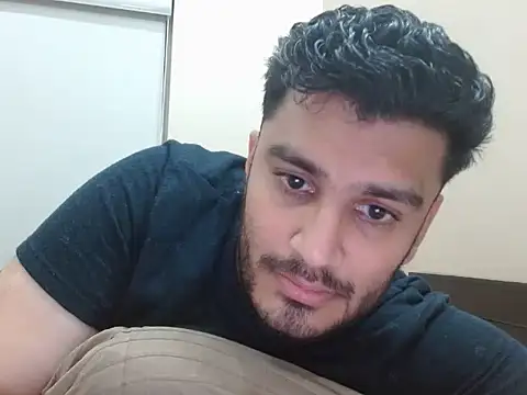 Snapshot of robintoit chatting on 10.17.25 robintoit online show from 10.17.25