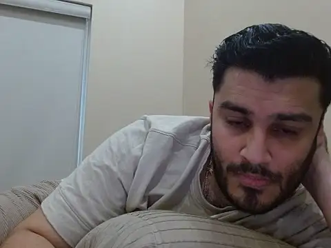 Snapshot of robintoit chatting on 10.24.25 robintoit online show from 10.24.25