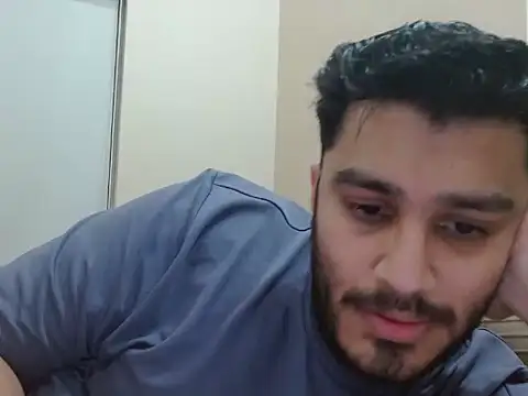 Snapshot of robintoit chatting on 10.29.25 robintoit online show from 10.29.25