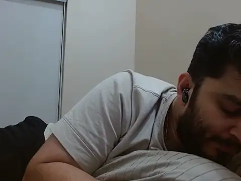 Snapshot of robintoit chatting on 11.02.25 robintoit online show from 11.02.25