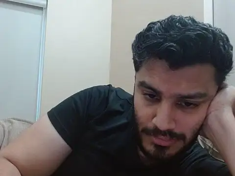 Snapshot of robintoit chatting on 11.04.25 robintoit online show from 11.04.25