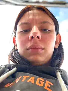 Snapshot of Bonniepark chatting on 10.01.25 Bonniepark online show from 10.01.25