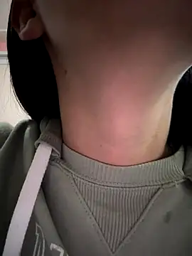 Snapshot of Bonniepark chatting on 10.11.25 Bonniepark online show from 10.11.25