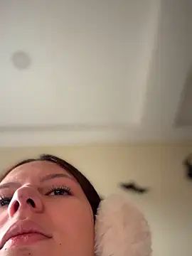 Snapshot of Bonniepark chatting on 10.22.25 Bonniepark online show from 10.22.25