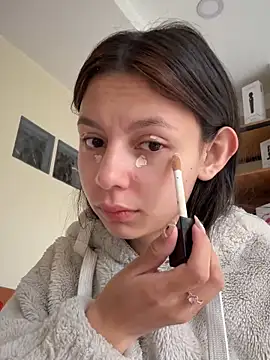 Snapshot of Bonniepark chatting on 10.29.25 Bonniepark online show from 10.29.25