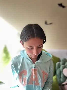 Snapshot of Bonniepark chatting on 10.30.25 Bonniepark online show from 10.30.25