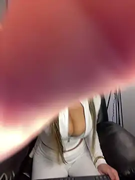  laura 02 online show from 12.17.24