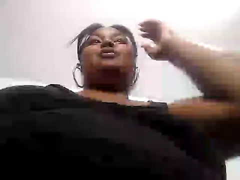 Snapshot of lorenxtaylor chatting on 12.12.24 lorenxtaylor online show from 12.12.24