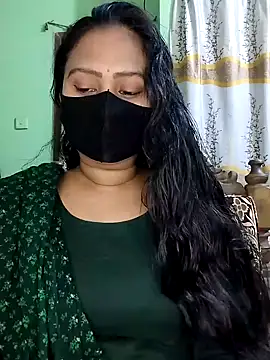 Idhika Paul online show from 02.05.25