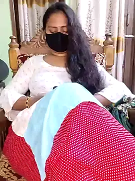 Idhika Paul online show from 02.06.25