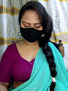 Idhika Paul online show from 02.07.25