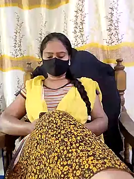 Idhika Paul online show from 02.08.25