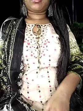 Idhika Paul online show from 10.06.25