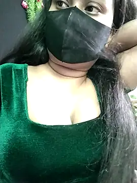 Idhika Paul online show from 10.31.25