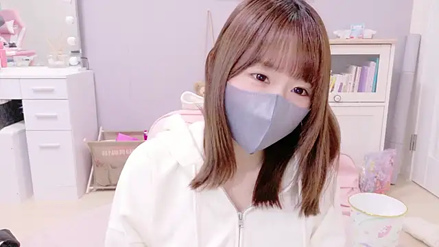 Yui-Ch online show from 03.05.25