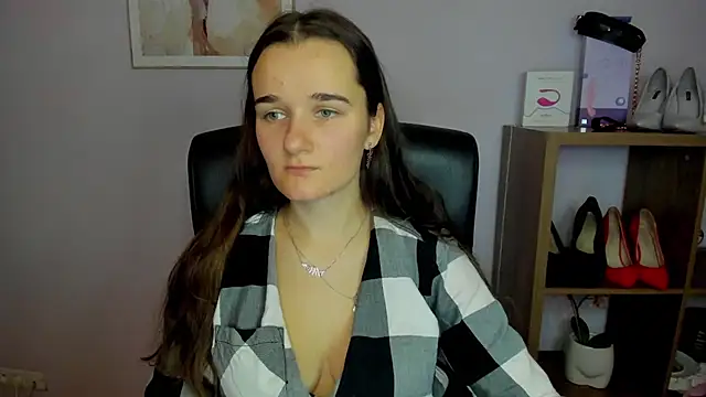 Snapshot of KateDelight chatting on 10.04.25 KateDelight online show from 10.04.25