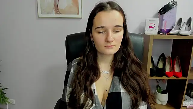 Snapshot of KateDelight chatting on 10.26.25 KateDelight online show from 10.26.25