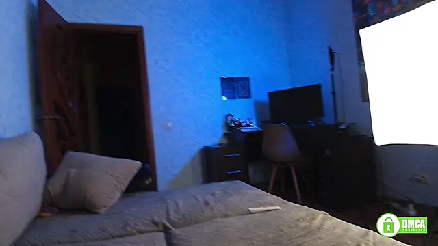 Snapshot of Alice-Green chatting on 02.18.25 Alice-Green online show from 02.18.25