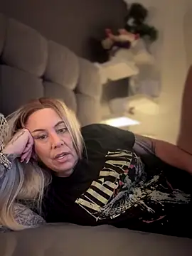 blondebitch2 online show from 11.14.25