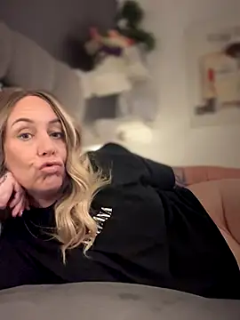 blondebitch2 online show from 11.15.25