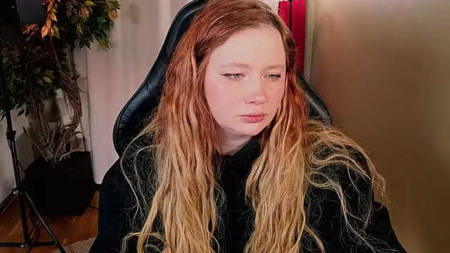 Snapshot of carolina_elf chatting on 02.27.26 carolina elf online show from 02.27.26