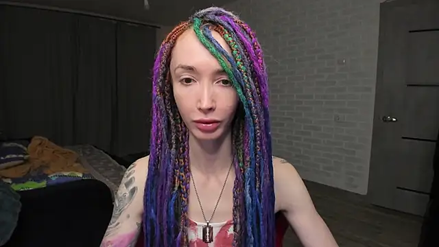 Roxy Silver online show from 12.06.24