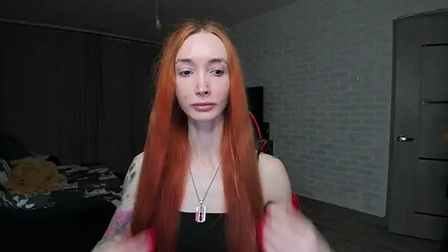 Snapshot of Roxy_Silver chatting on 10.25.25 Roxy Silver online show from 10.25.25