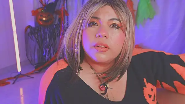 Snapshot of Samanta_cutee chatting on 10.13.25 Samanta cutee online show from 10.13.25