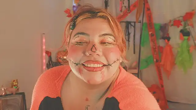 Snapshot of Samanta_cutee chatting on 10.31.25 Samanta cutee online show from 10.31.25