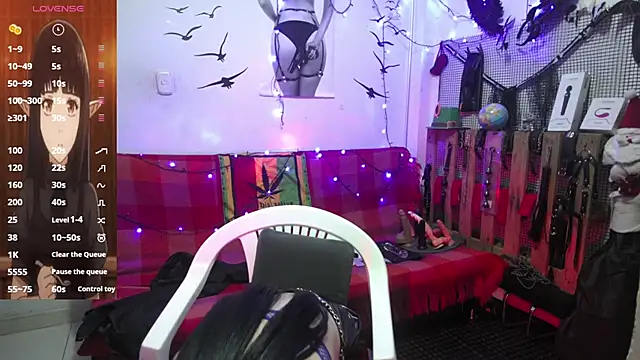  Hanna white  online show from 11.25.25