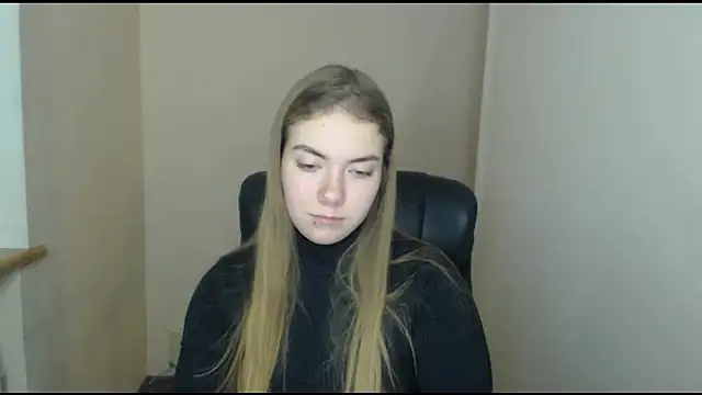 Snapshot of zoey_deuttch chatting on 12.12.24 zoey deuttch online show from 12.12.24