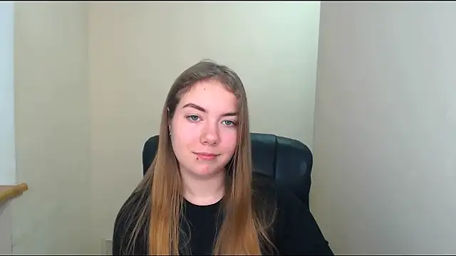 Snapshot of zoey_deuttch chatting on 12.13.24 zoey deuttch online show from 12.13.24