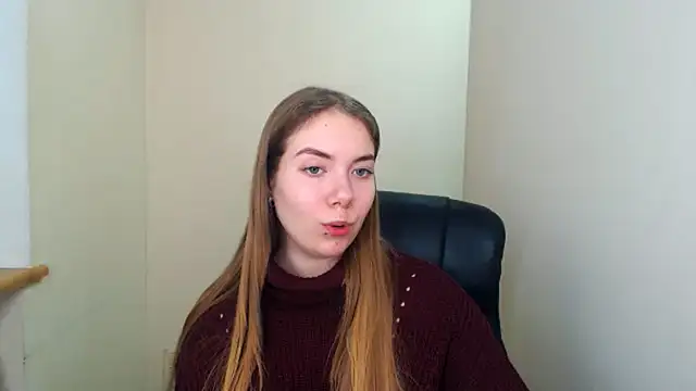 Snapshot of zoey_deuttch chatting on 12.17.24 zoey deuttch online show from 12.17.24