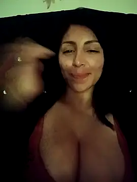 tiffani  love online show from 09.30.25