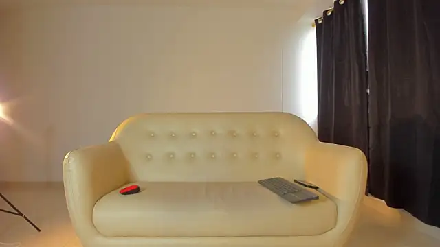 Emi latingirl online show from 12.19.25