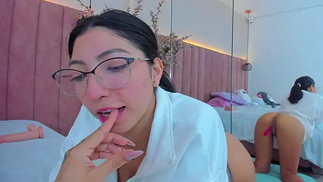 Snapshot of MarianaBranzz chatting on 02.10.25 MarianaBranzz online show from 02.10.25