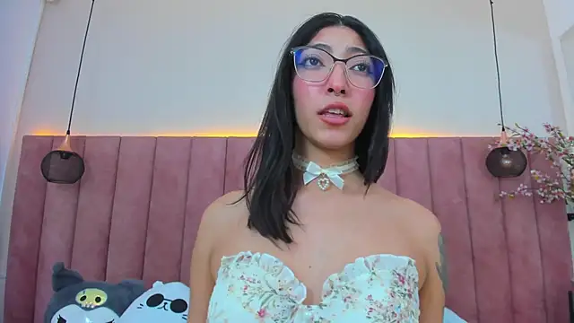 Snapshot of MarianaBranzz chatting on 02.25.25 MarianaBranzz online show from 02.25.25